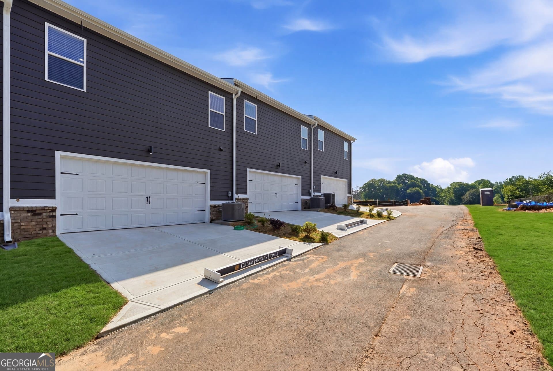 3 bedroom, 2.5 bathroom, 1,805 sq ft townhouse for sale at 3639 PARKWAY JAMES Drive, Snellville, GA 30039 — photo 5