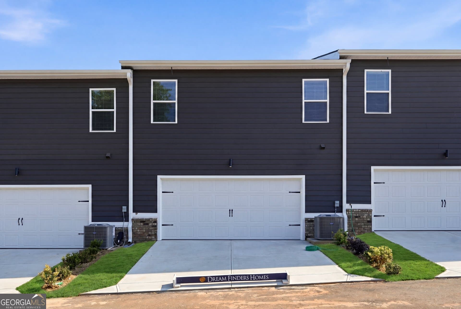 3 bedroom, 2.5 bathroom, 1,805 sq ft townhouse for sale at 3639 PARKWAY JAMES Drive, Snellville, GA 30039 — photo 4