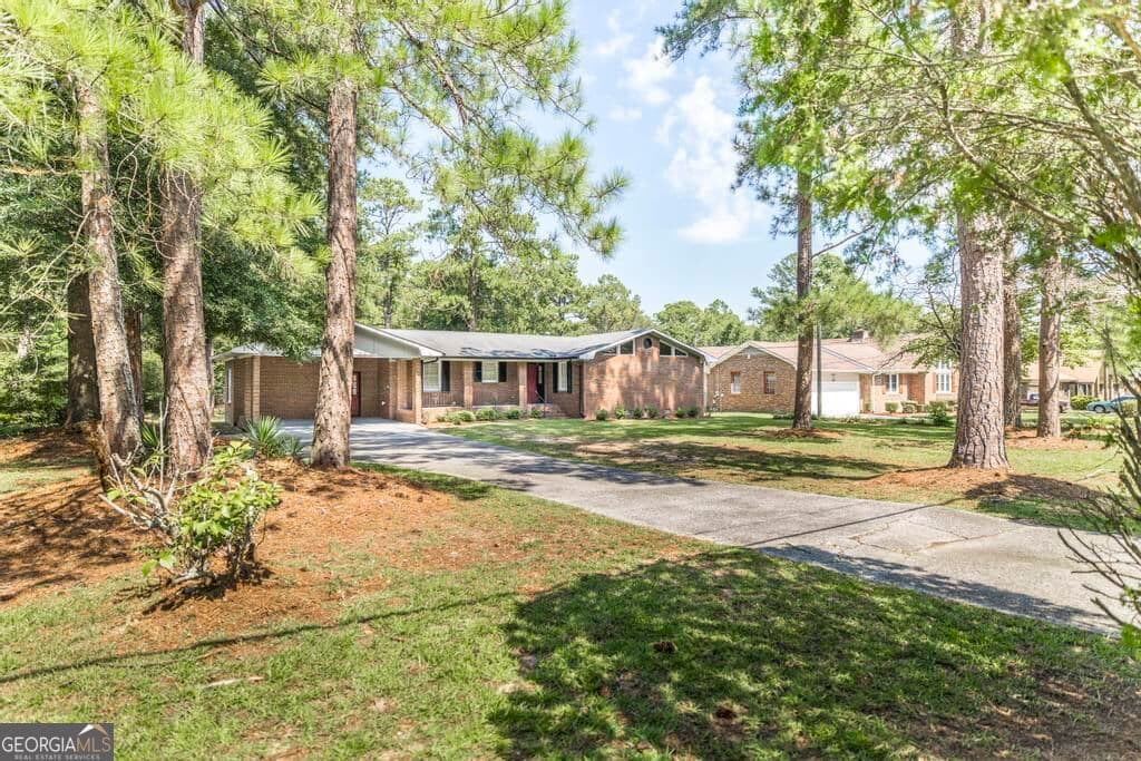 3 bedroom, 2 bathroom, 1,705 sq ft single family residence for sale at 3878 Hitchcock Road, Macon, GA 31217 — photo 2