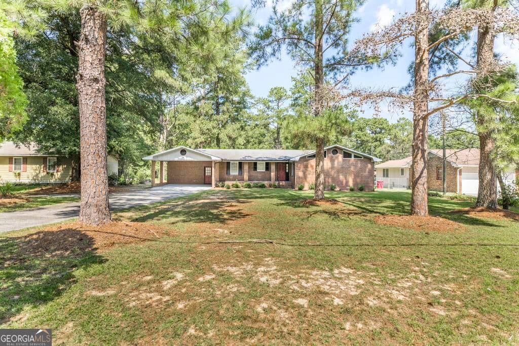 3 bedroom, 2 bathroom, 1,705 sq ft single family residence for sale at 3878 Hitchcock Road, Macon, GA 31217 — photo 3
