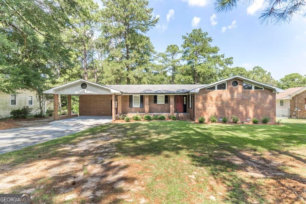 3 bedroom, 2 bathroom, 1,705 sq ft single family residence for sale at 3878 Hitchcock Road, Macon, GA 31217 — photo 1 of 35