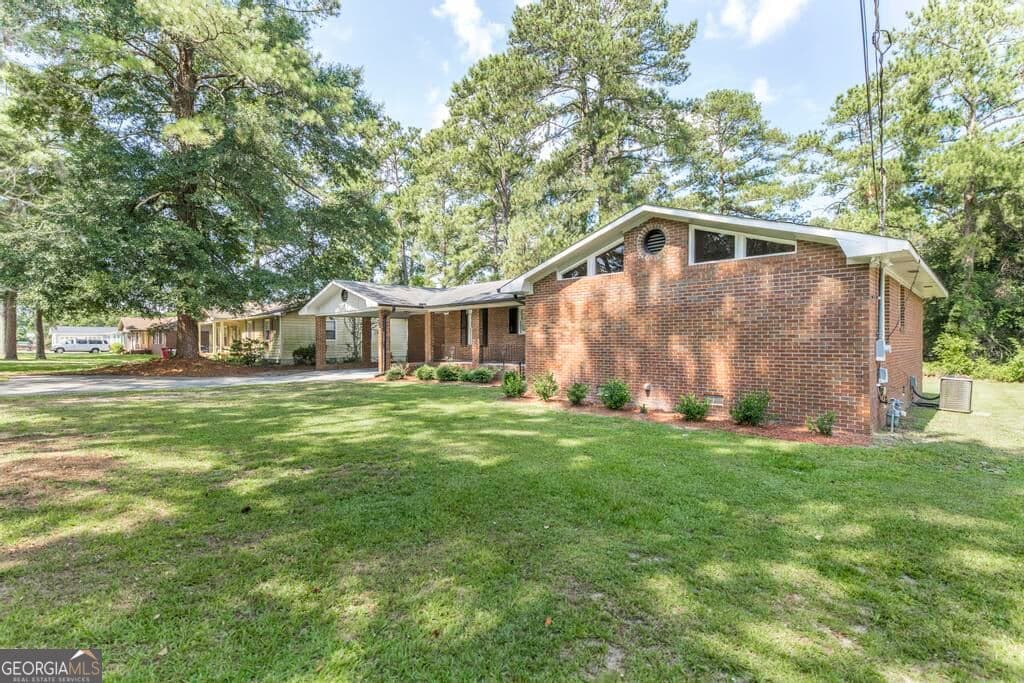 3 bedroom, 2 bathroom, 1,705 sq ft single family residence for sale at 3878 Hitchcock Road, Macon, GA 31217 — photo 4