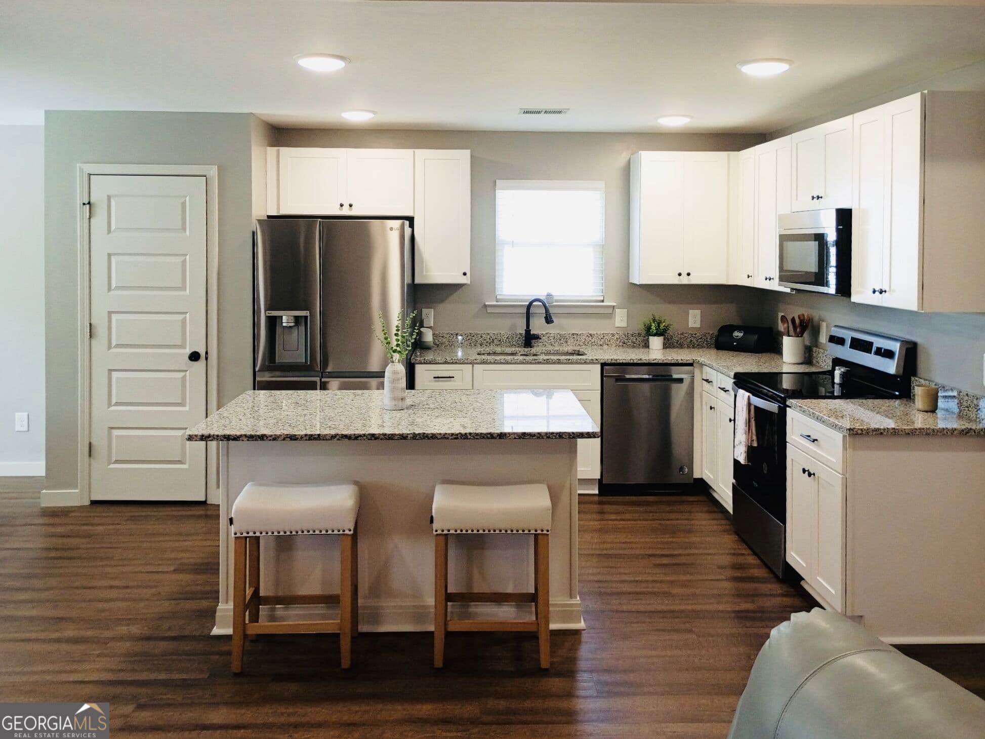 3 bedroom, 2 bathroom, 1,543 sq ft single family residence for sale at 65 Cole Drive, Hawkinsville, GA 31036 — photo 6