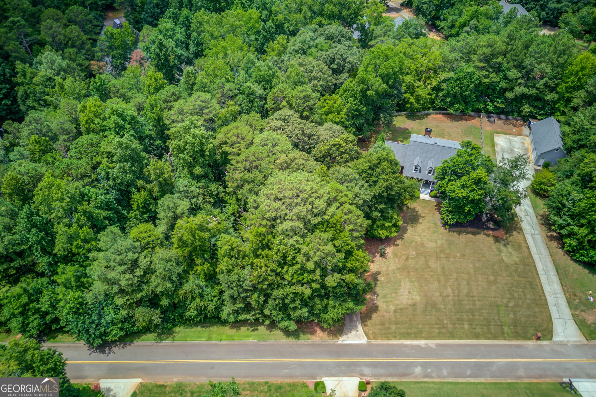6 bedroom, 4.5 bathroom single family residence for sale at 185 Woodland Terrace, Jefferson, GA 30549 — photo 2
