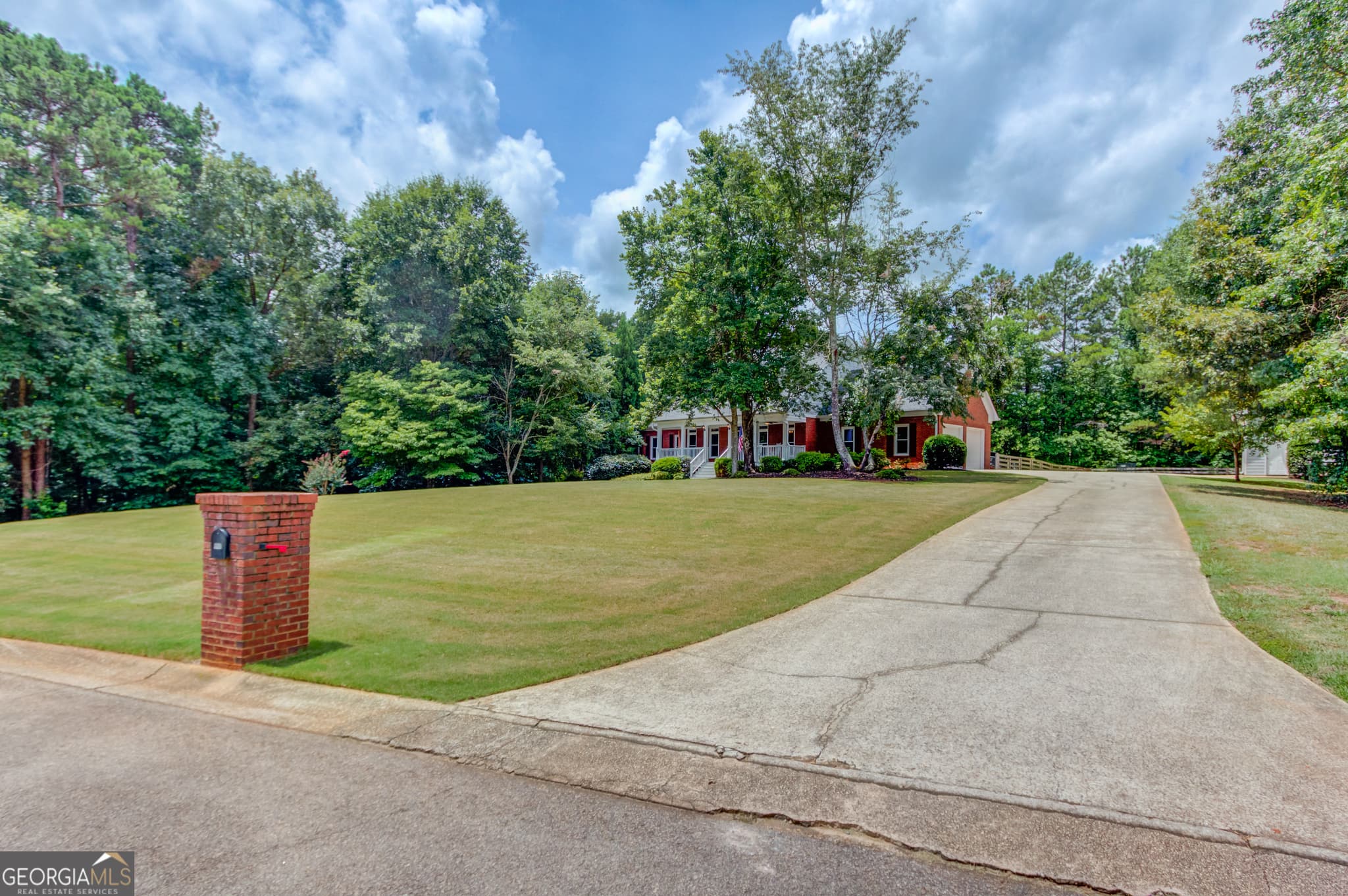 6 bedroom, 4.5 bathroom single family residence for sale at 185 Woodland Terrace, Jefferson, GA 30549 — photo 3