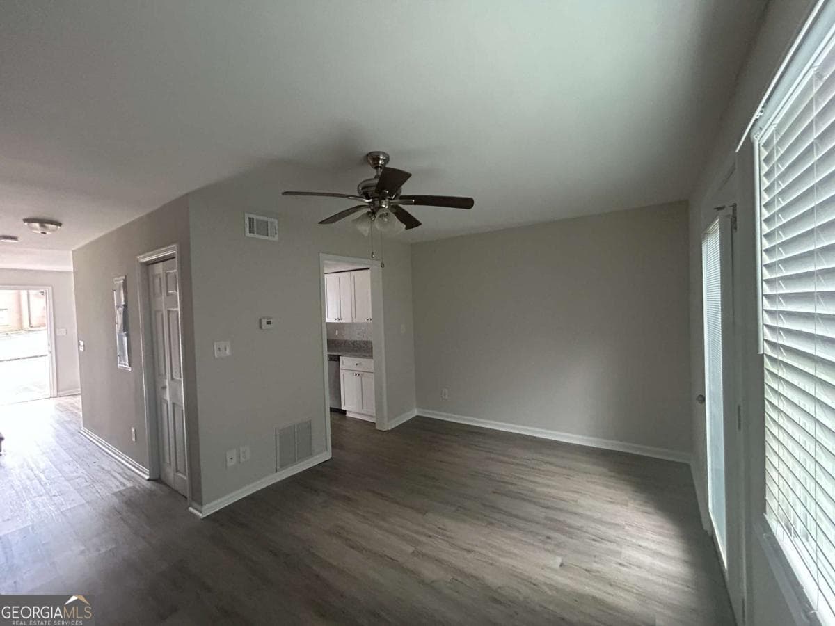 2 bedroom, 3.5 bathroom, 1,728 sq ft townhouse for sale at 2604 Campbellton Road 2D, Atlanta, GA 30311 — photo 6