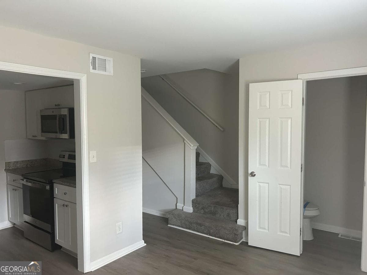 2 bedroom, 3.5 bathroom, 1,728 sq ft townhouse for sale at 2604 Campbellton Road 2D, Atlanta, GA 30311 — photo 3