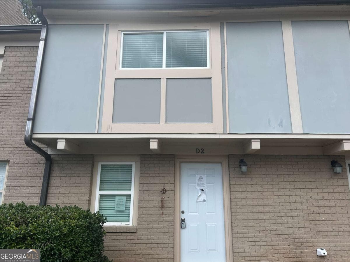 2 bedroom, 3.5 bathroom, 1,728 sq ft townhouse for sale at 2604 Campbellton Road 2D, Atlanta, GA 30311 — photo 1 of 17