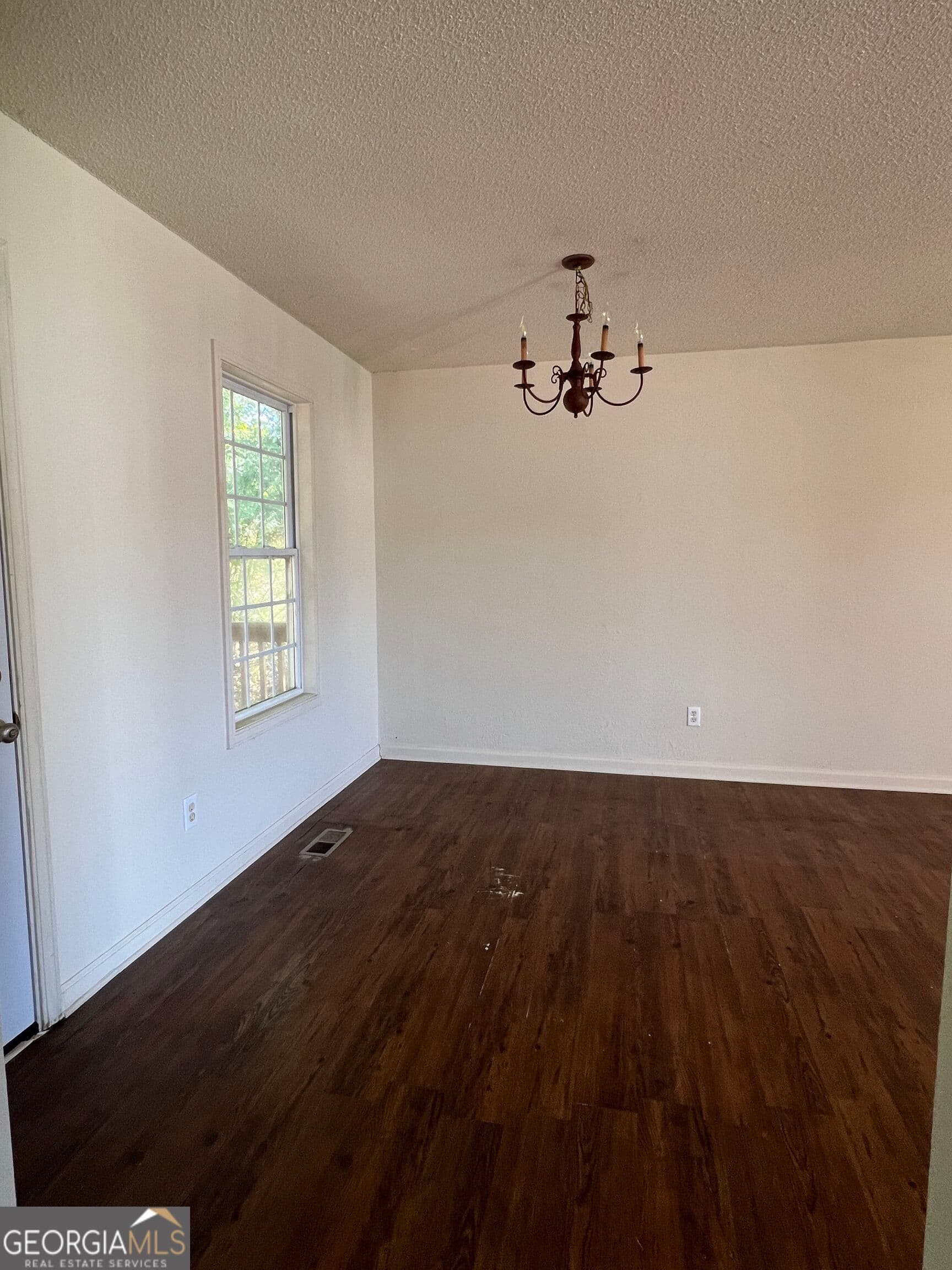 3 bedroom, 2 bathroom, 1,228 sq ft single family residence for rent at 305 River Trace Drive, Villa Rica, GA 30180 for $1,700 a month — photo 5