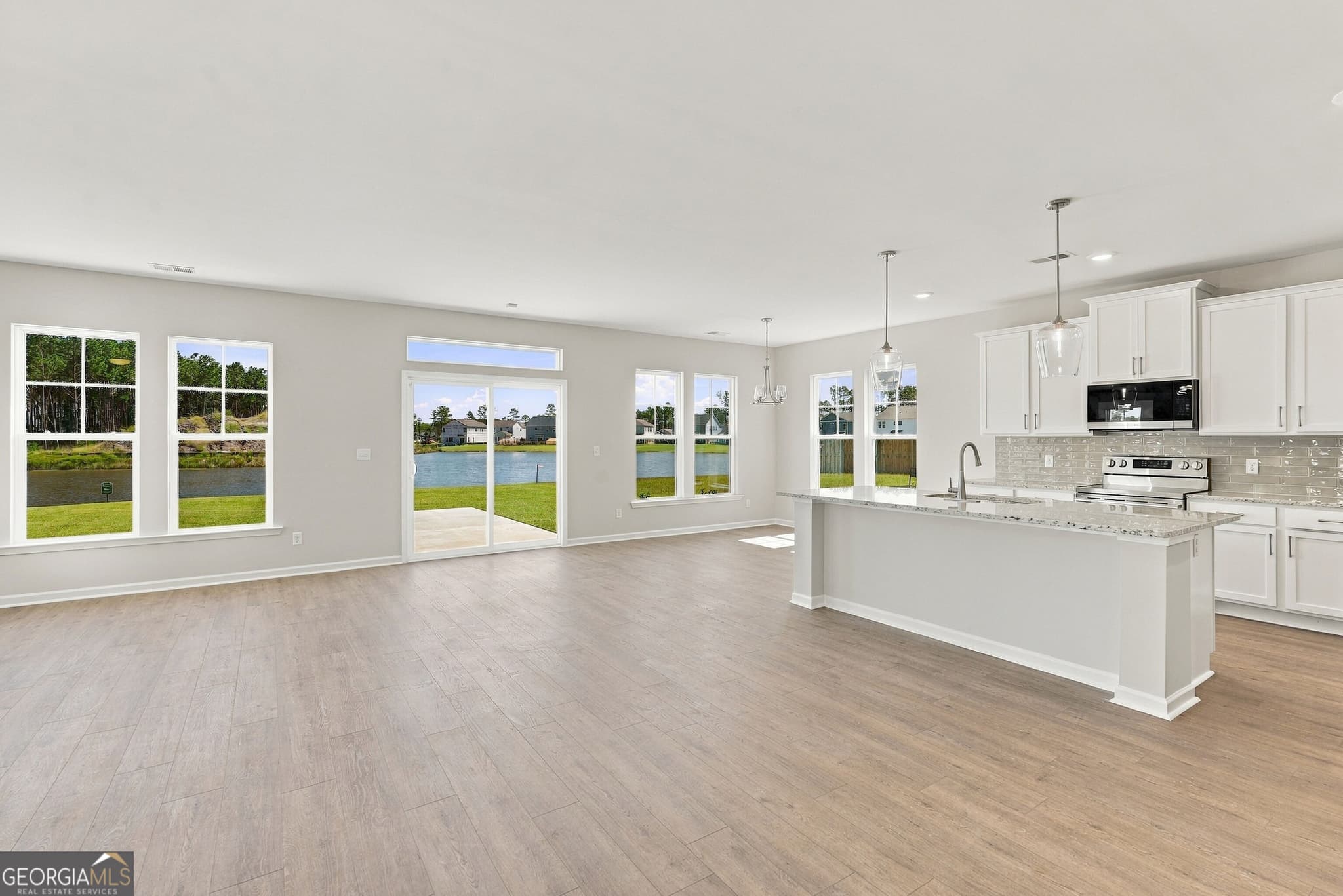 4 bedroom, 3.5 bathroom, 2,828 sq ft single family residence for sale at 318 Creek Way, Brunswick, GA 31525 — photo 8
