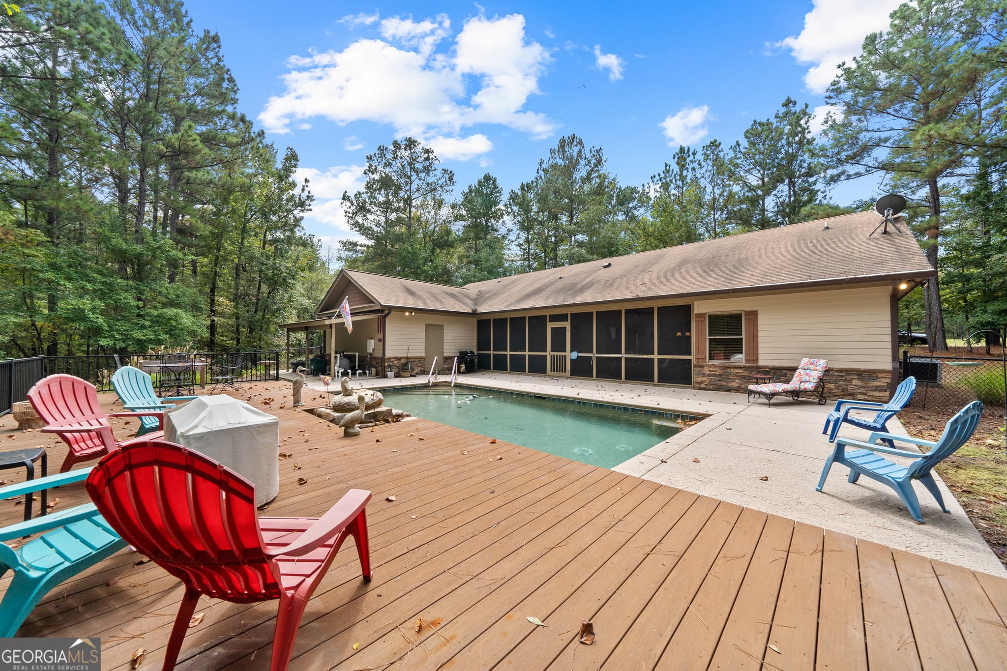 3 bedroom, 2 bathroom, 1,900 sq ft single family residence for sale at 194 Deerfield Lane, Eatonton, GA 31024 — photo 2