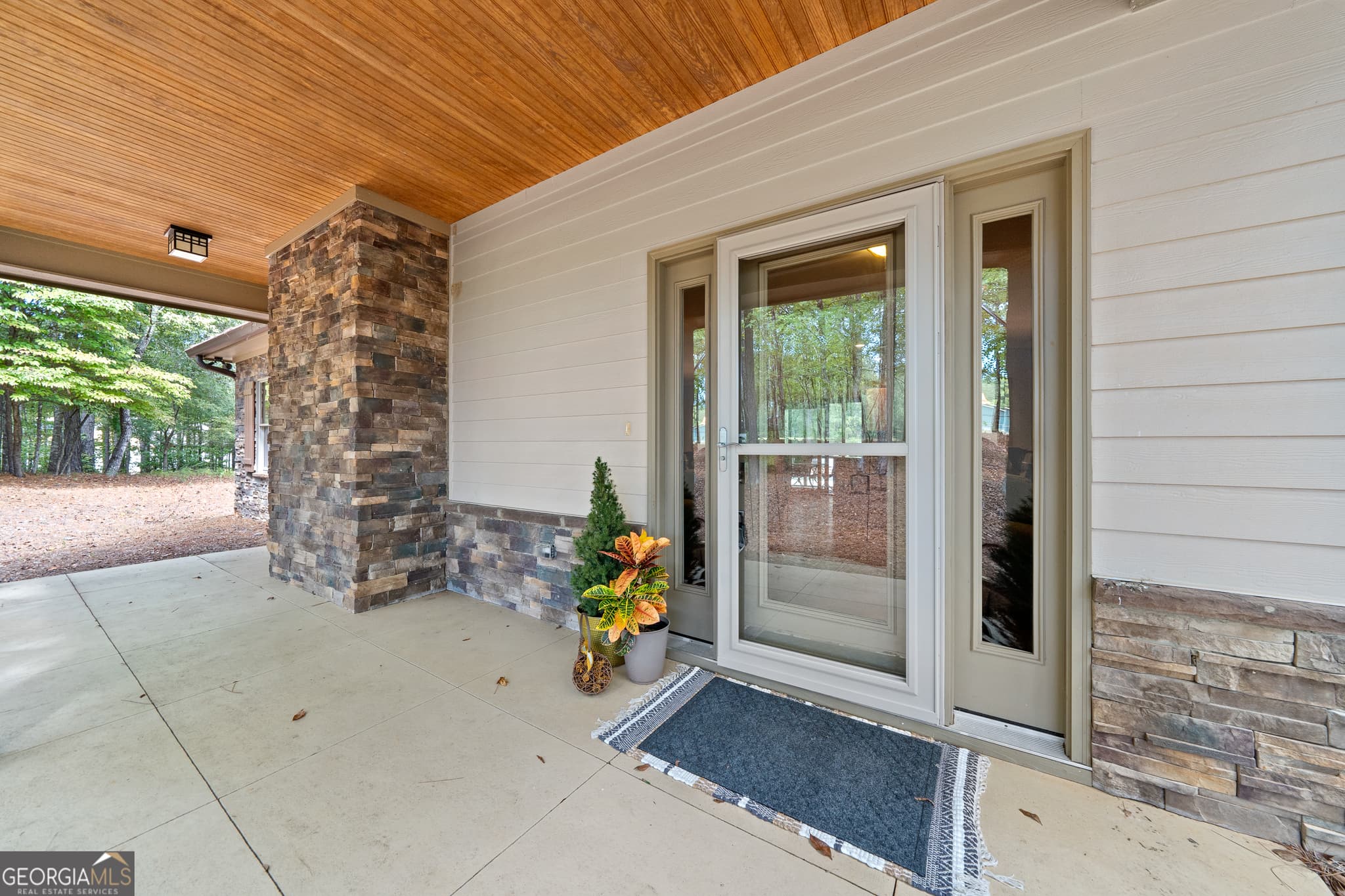 3 bedroom, 2 bathroom, 1,900 sq ft single family residence for sale at 194 Deerfield Lane, Eatonton, GA 31024 — photo 3