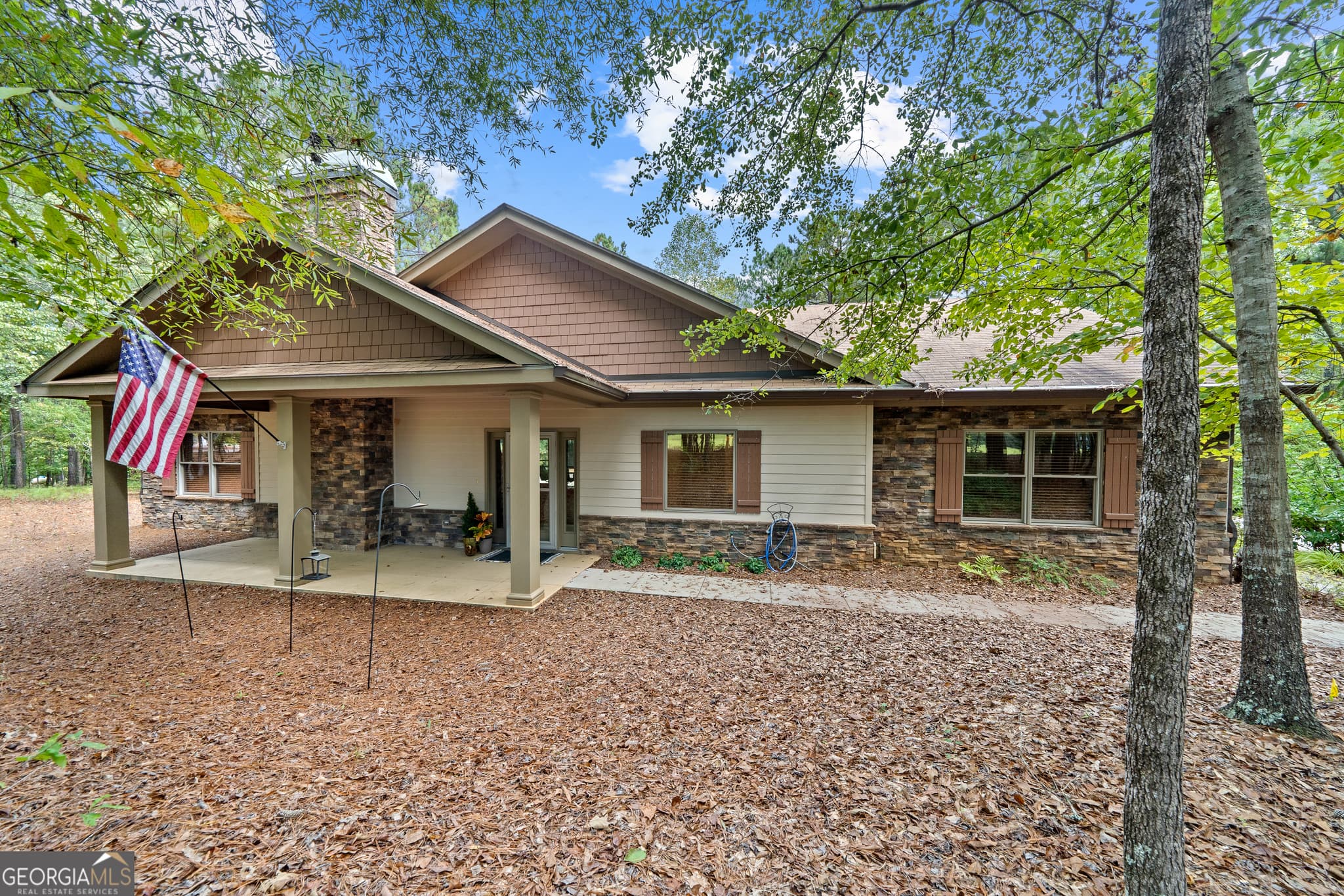 3 bedroom, 2 bathroom, 1,900 sq ft single family residence for sale at 194 Deerfield Lane, Eatonton, GA 31024