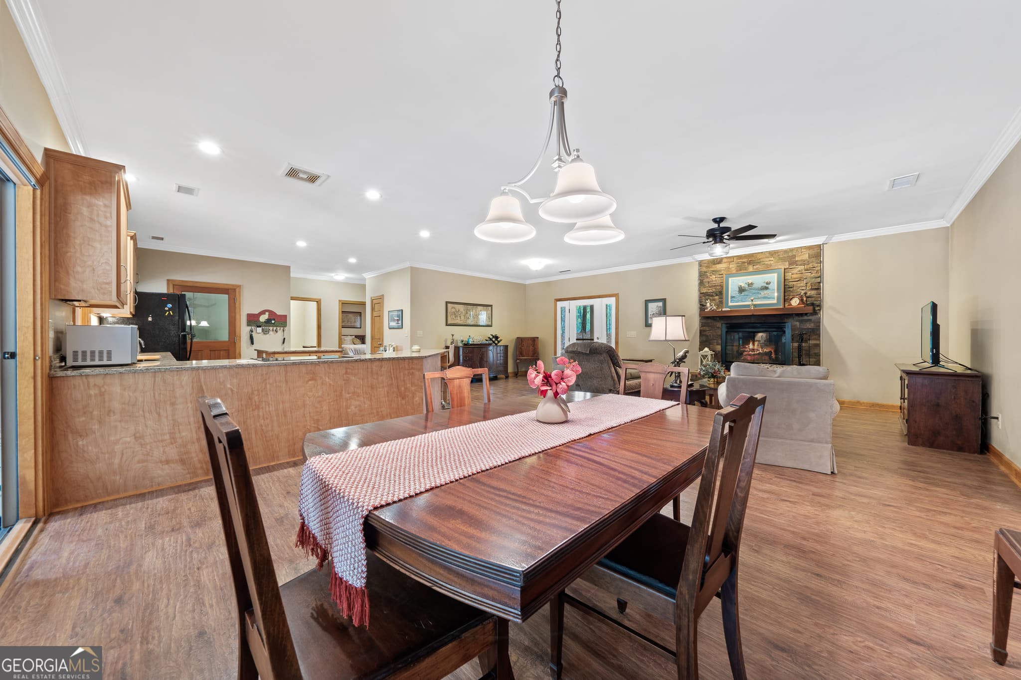 3 bedroom, 2 bathroom, 1,900 sq ft single family residence for sale at 194 Deerfield Lane, Eatonton, GA 31024 — photo 8