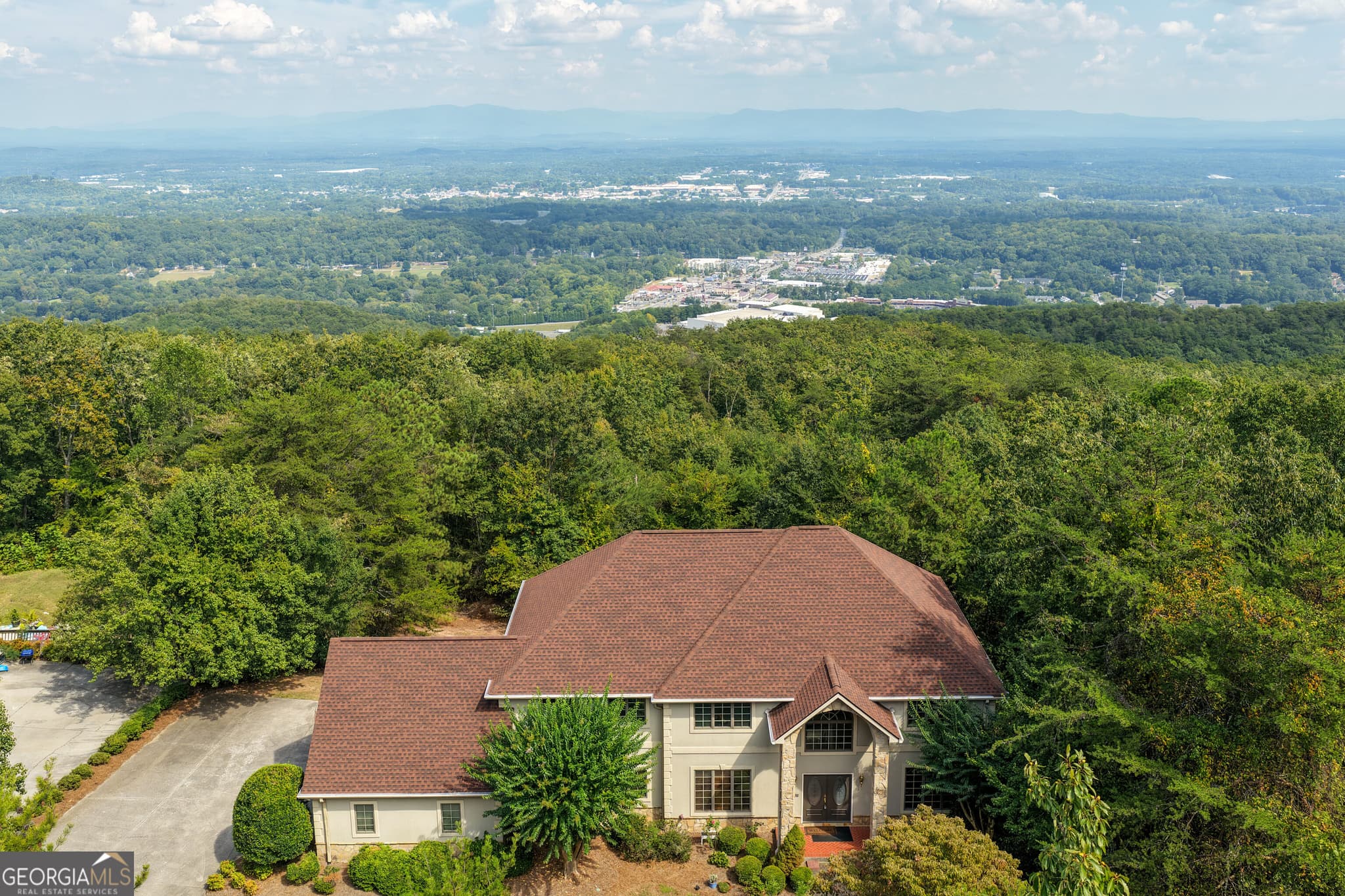 5 bedroom, 4.5 bathroom, 5,966 sq ft single family residence for sale at 815 Battlefield Park Drive, Dalton, GA 30720