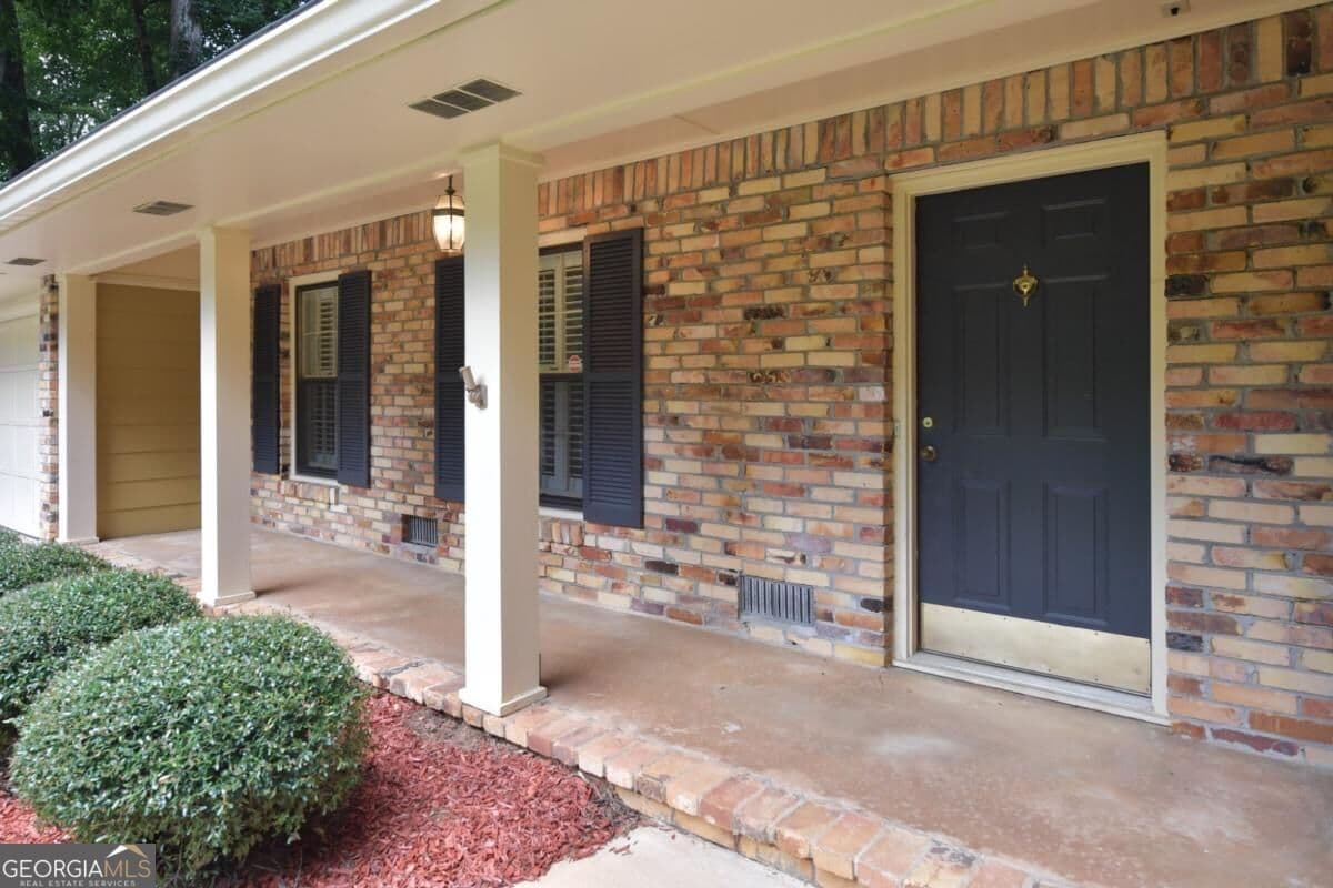 4 bedroom, 3 bathroom, 2,718 sq ft single family residence for rent at 1896 Winchester Trail, Chamblee, GA 30341 for $3,250 a month — photo 2
