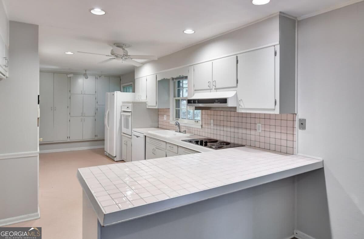 4 bedroom, 3 bathroom, 2,718 sq ft single family residence for rent at 1896 Winchester Trail, Chamblee, GA 30341 for $3,250 a month — photo 3