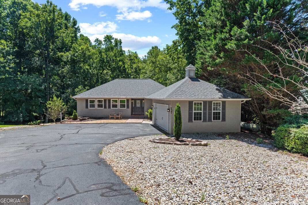 4 bedroom, 3 bathroom, 2,494 sq ft single family residence for sale at 527 Pinebrook Drive, Blairsville, GA 30512 — photo 2