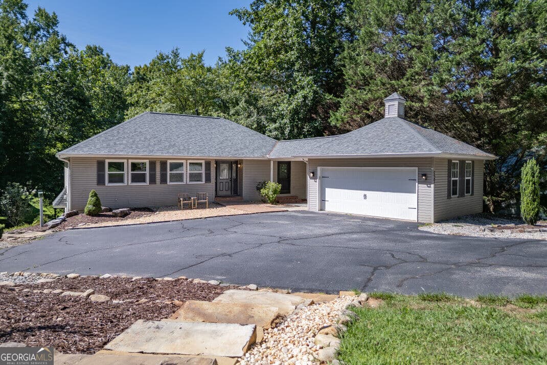 4 bedroom, 3 bathroom, 2,494 sq ft single family residence for sale at 527 Pinebrook Drive, Blairsville, GA 30512 — photo 3