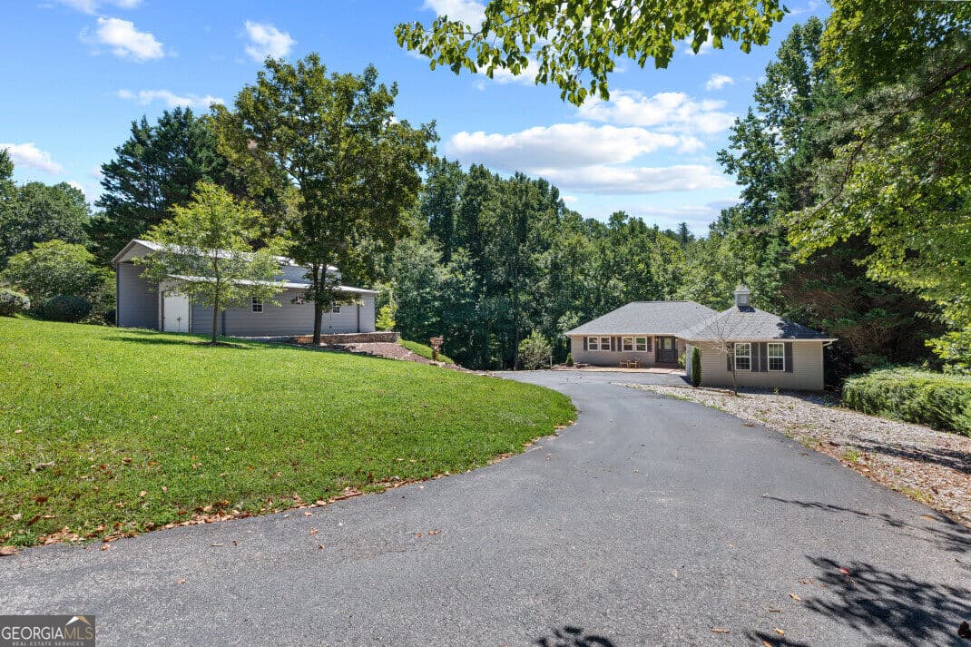 4 bedroom, 3 bathroom, 2,494 sq ft single family residence for sale at 527 Pinebrook Drive, Blairsville, GA 30512 — photo 1 of 30