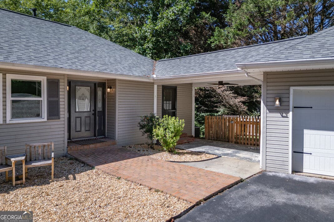 4 bedroom, 3 bathroom, 2,494 sq ft single family residence for sale at 527 Pinebrook Drive, Blairsville, GA 30512 — photo 4