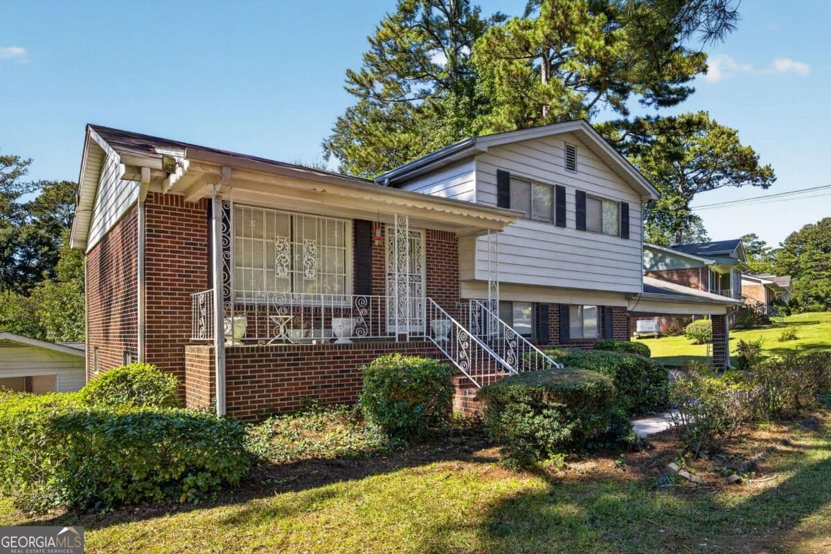3 bedroom, 2 bathroom, 1,046 sq ft single family residence for rent at 3205 Amhurst Drive, Atlanta, GA 30318 for $1,700 a month — photo 7