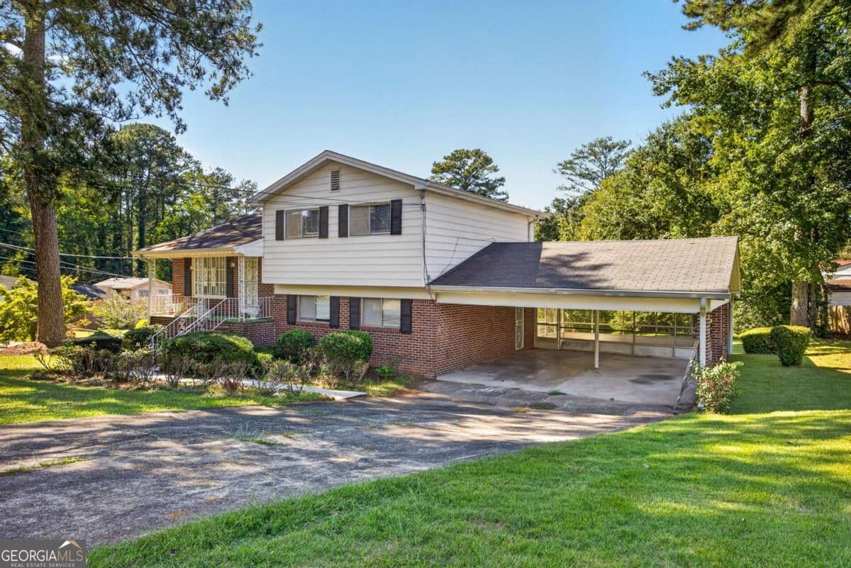 3 bedroom, 2 bathroom, 1,046 sq ft single family residence for rent at 3205 Amhurst Drive, Atlanta, GA 30318 for $1,700 a month — photo 4
