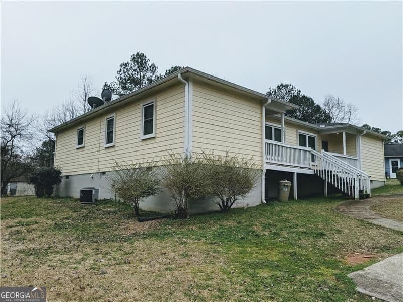 4 bedroom, 4 bathroom, 1,992 sq ft single family residence for sale at 341 SW Booth Circle, Marietta, GA 30008 — photo 2