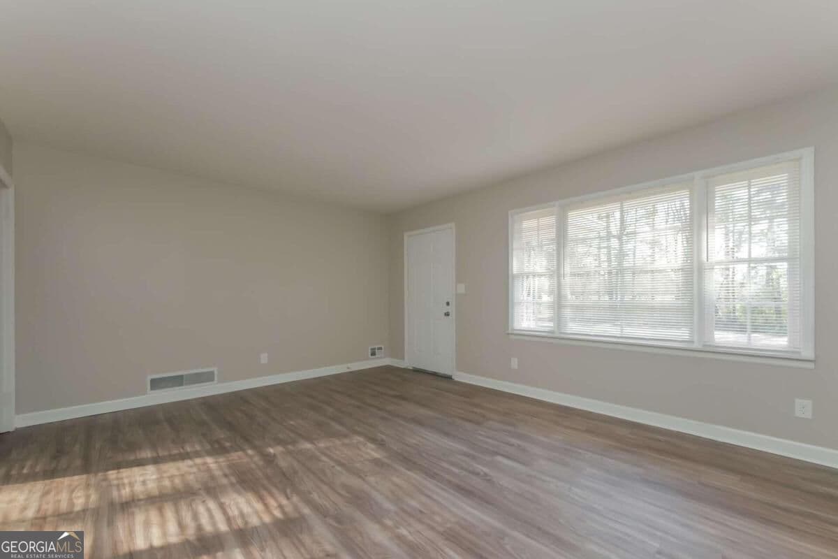 3 bedroom, 1.5 bathroom, 1,847 sq ft single family residence for rent at 123 New Hope Road, Fayetteville, GA 30214 for $2,300 a month — photo 3