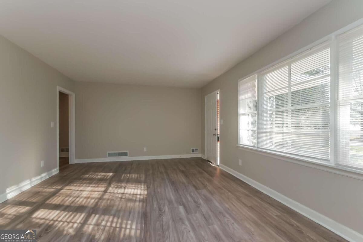 3 bedroom, 1.5 bathroom, 1,847 sq ft single family residence for rent at 123 New Hope Road, Fayetteville, GA 30214 for $2,300 a month — photo 5