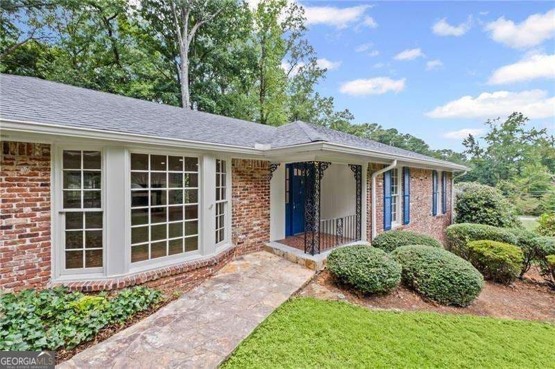 6 bedroom, 4.5 bathroom single family residence for rent at 6160 River Shore Parkway, Atlanta, GA 30328 for $5,400 a month — photo 5