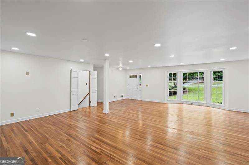 6 bedroom, 4.5 bathroom single family residence for rent at 6160 River Shore Parkway, Atlanta, GA 30328 for $5,400 a month — photo 9