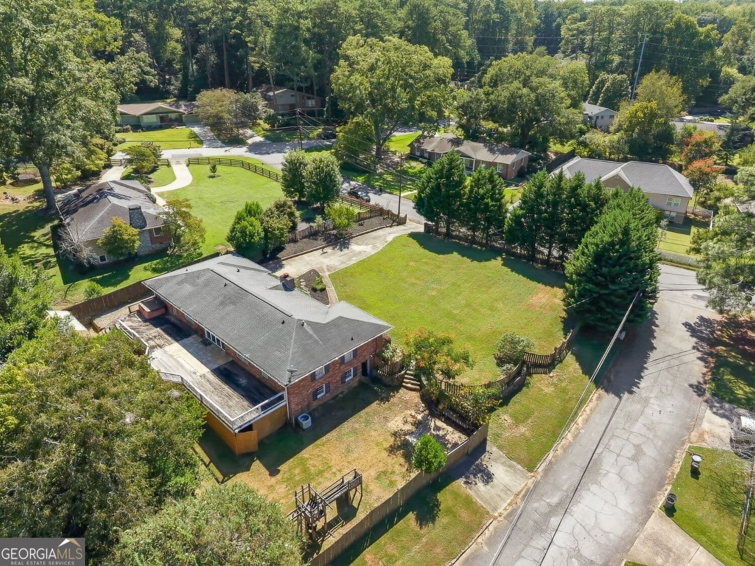 4 bedroom, 3 bathroom, 3,199 sq ft single family residence for sale at 2579 Whiteleigh Drive, Atlanta, GA 30345 — photo 3
