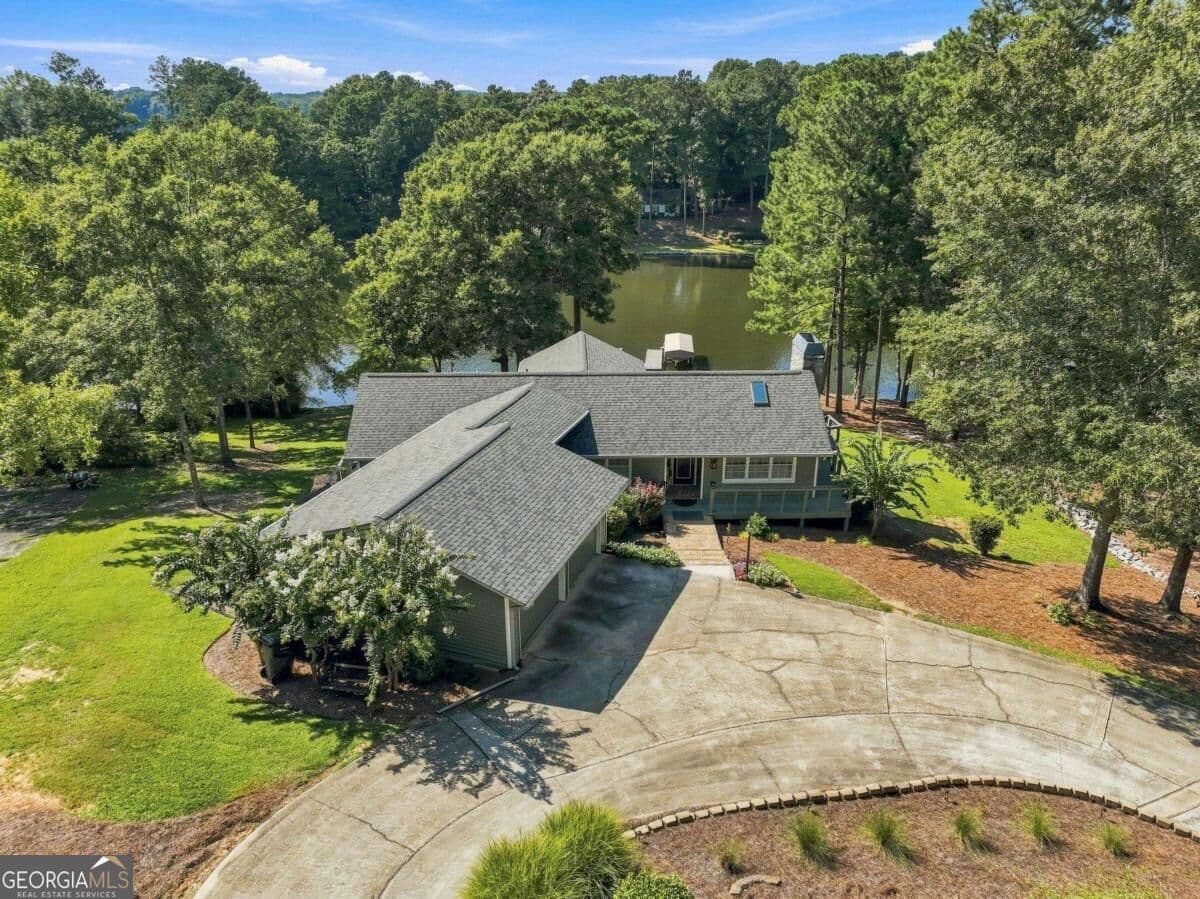 5 bedroom, 3 bathroom, 3,250 sq ft single family residence for sale at 1550 Parks Mill Drive, Greensboro, GA 30642 — photo 6