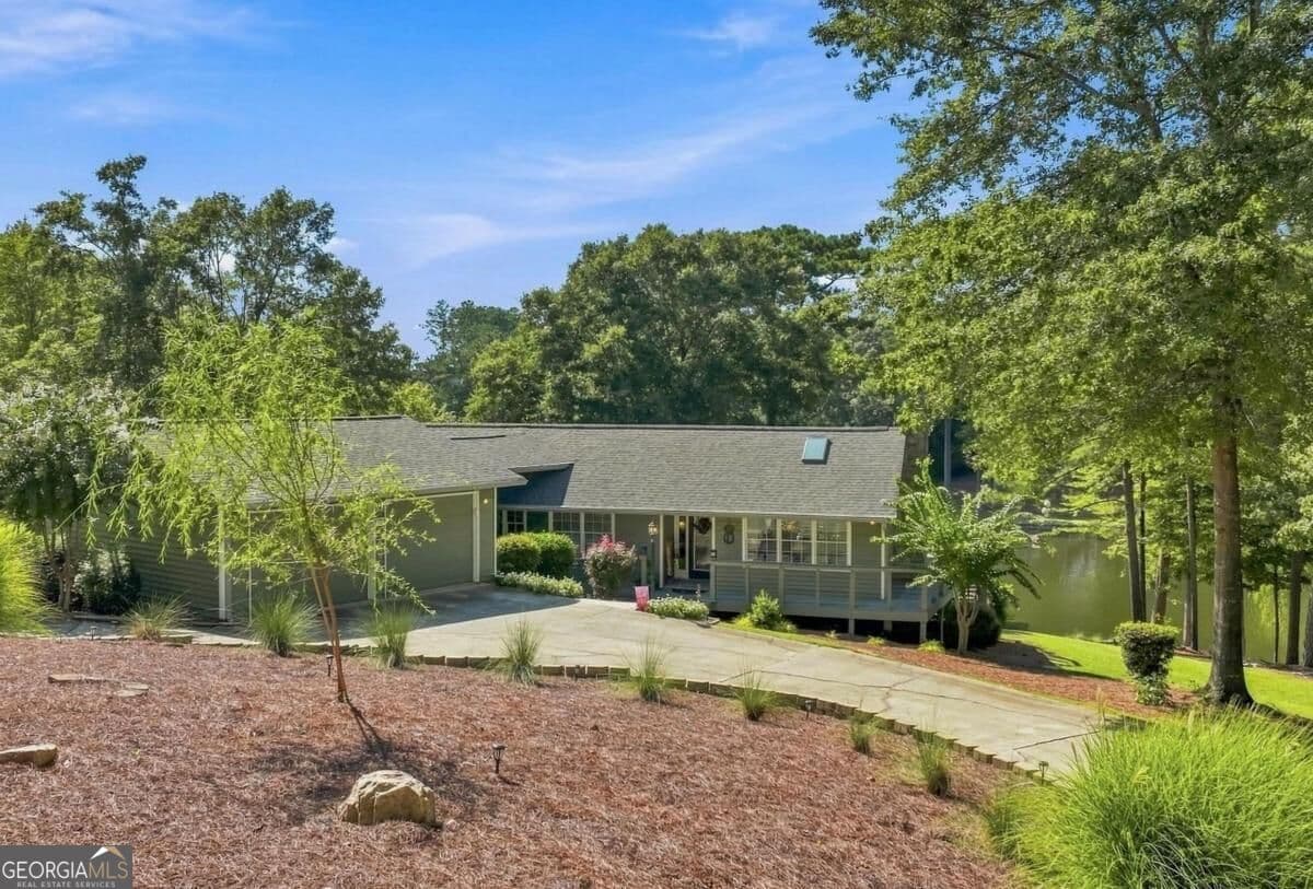 5 bedroom, 3 bathroom, 3,250 sq ft single family residence for sale at 1550 Parks Mill Drive, Greensboro, GA 30642