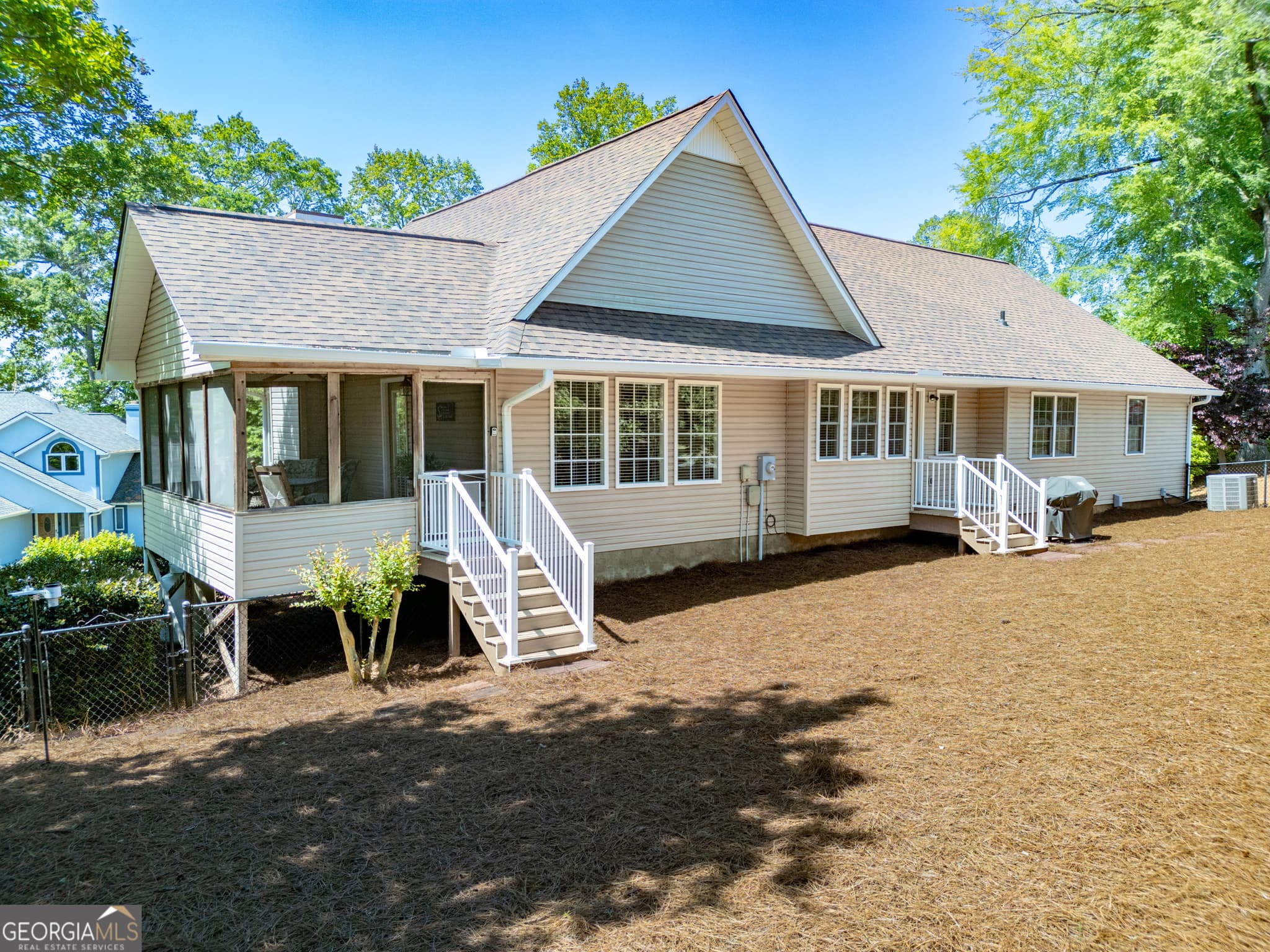 3 bedroom, 2 bathroom, 1,990 sq ft single family residence for sale at 305 Point Place Drive, Westminster, SC 29693 — photo 2