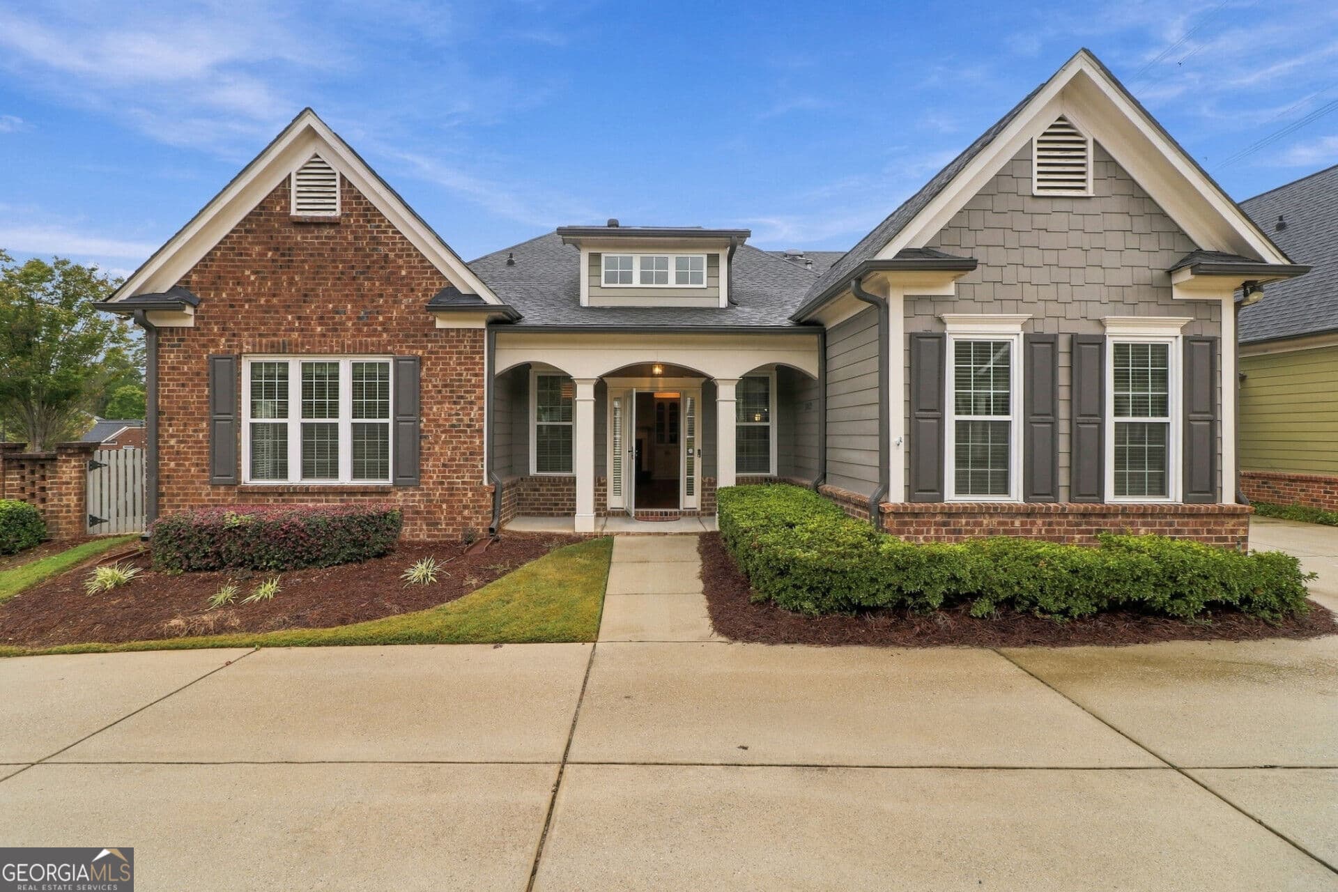 2 bedroom, 2 bathroom, 1,742 sq ft condominium for sale at 1812 Manor View Circle 10, Acworth, GA 30101 — photo 2