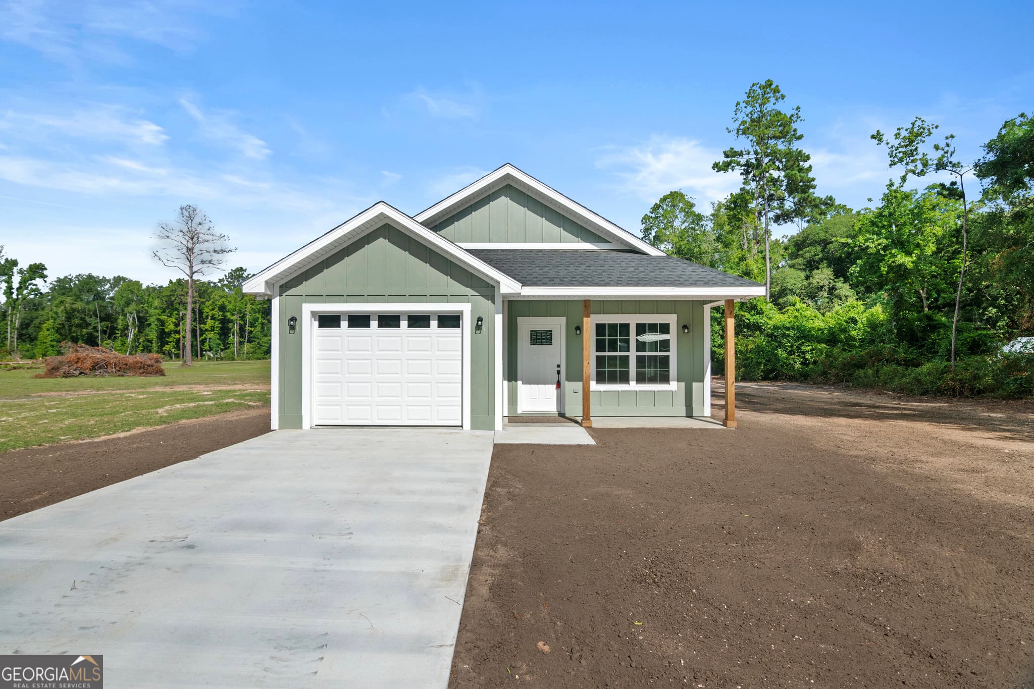 3 bedroom, 2 bathroom, 1,857 sq ft single family residence for sale at 93 Riverside Drive, Jesup, GA 31545