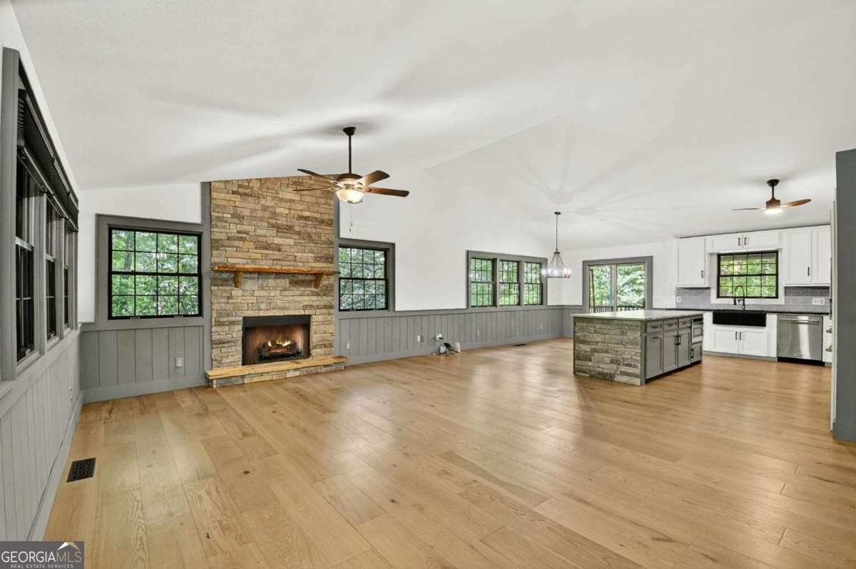 5 bedroom, 5 bathroom, 3,536 sq ft single family residence for sale at 37 River Ridge, Blue Ridge, GA 30513 — photo 4
