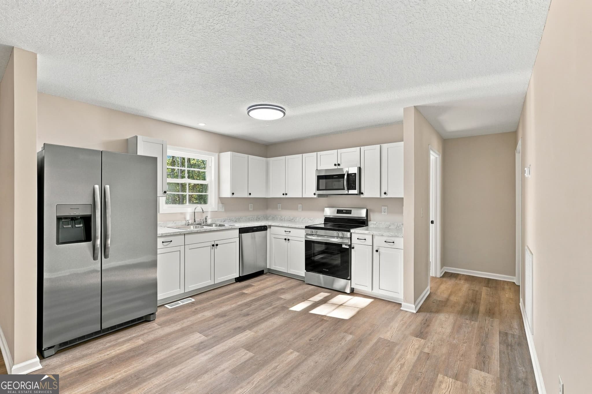 3 bedroom, 2 bathroom, 1,250 sq ft single family residence for sale at 420 Parkway Drive, Toccoa, GA 30577 — photo 7