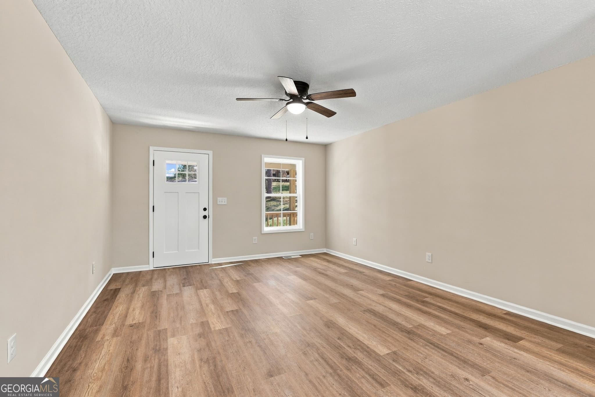 3 bedroom, 2 bathroom, 1,250 sq ft single family residence for sale at 420 Parkway Drive, Toccoa, GA 30577 — photo 5