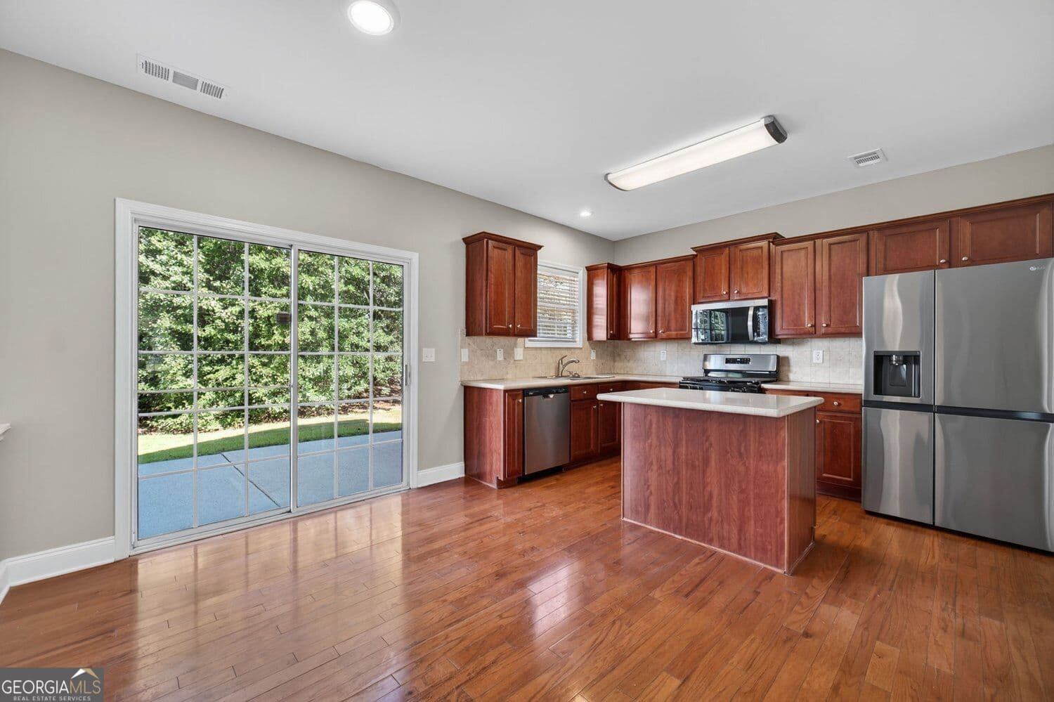 4 bedroom, 2.5 bathroom, 2,150 sq ft single family residence for sale at 2877 Pacifica Ives Court, Snellville, GA 30039 — photo 6