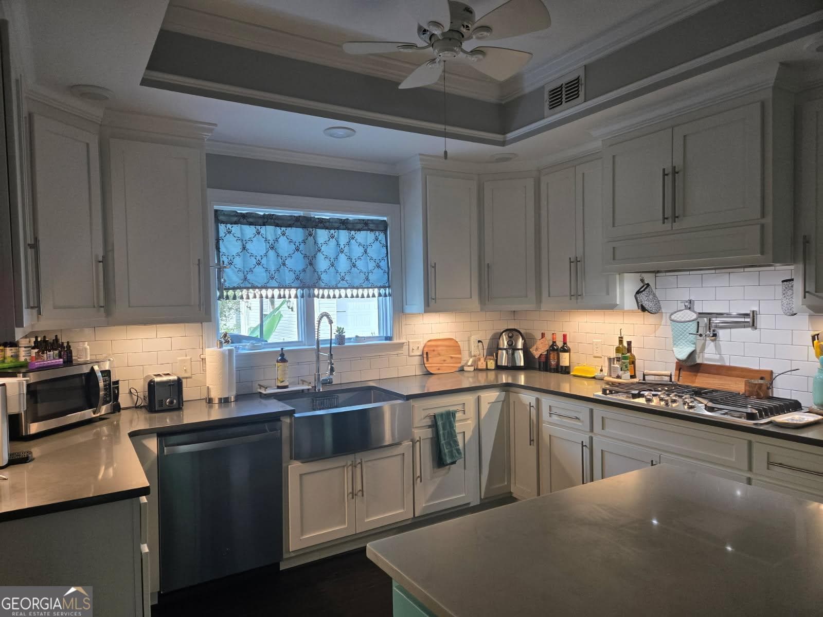 3 bedroom, 2.5 bathroom, 2,234 sq ft single family residence for sale at 511 W Smith Street, Claxton, GA 30417 — photo 6