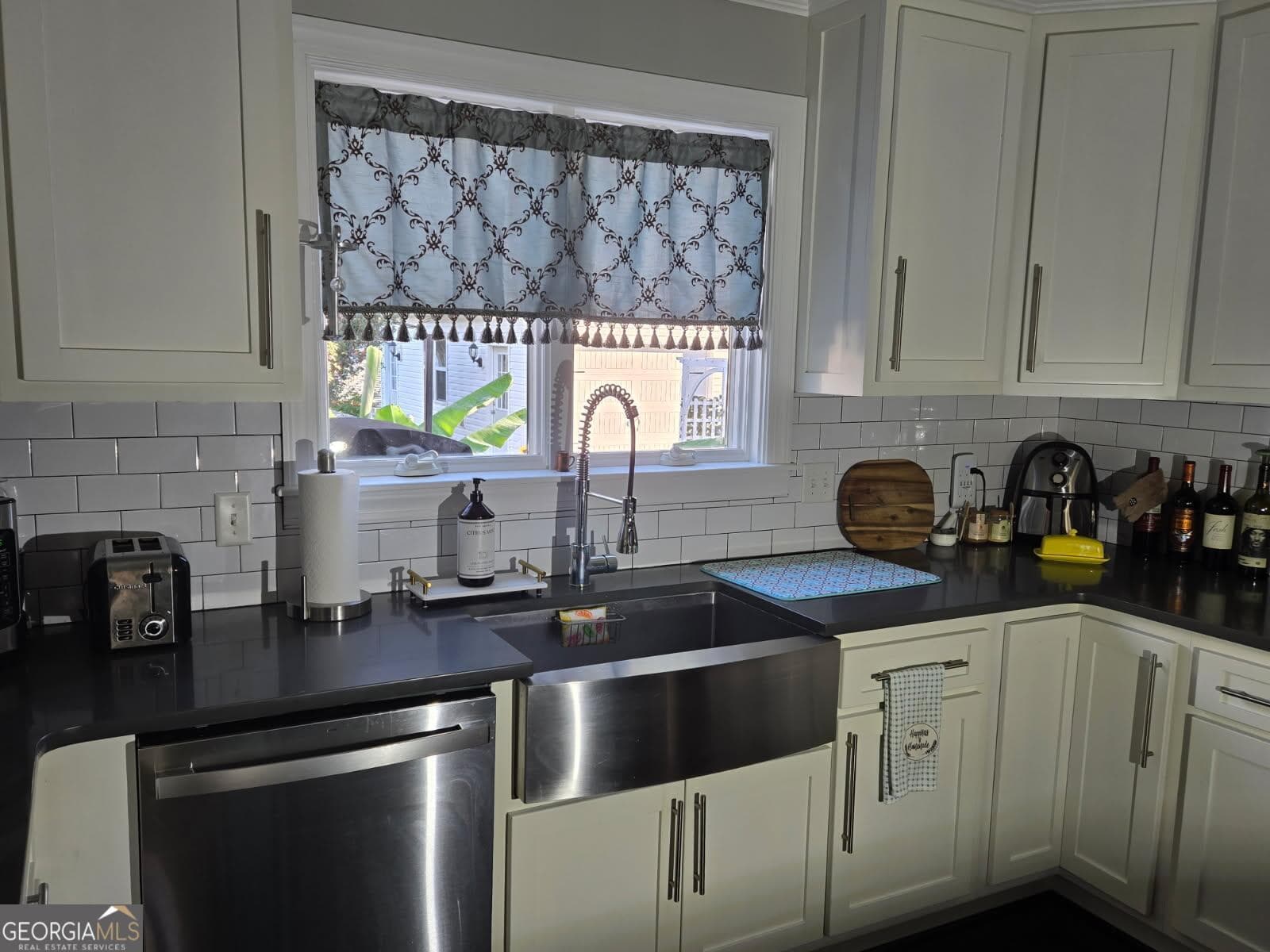 3 bedroom, 2.5 bathroom, 2,234 sq ft single family residence for sale at 511 W Smith Street, Claxton, GA 30417 — photo 3