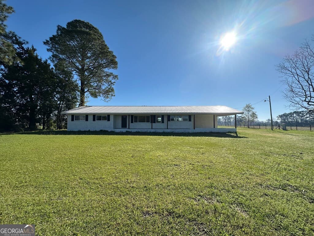 3 bedroom, 2 bathroom single family residence sold at 1918 Register Road, Adel, GA 31620