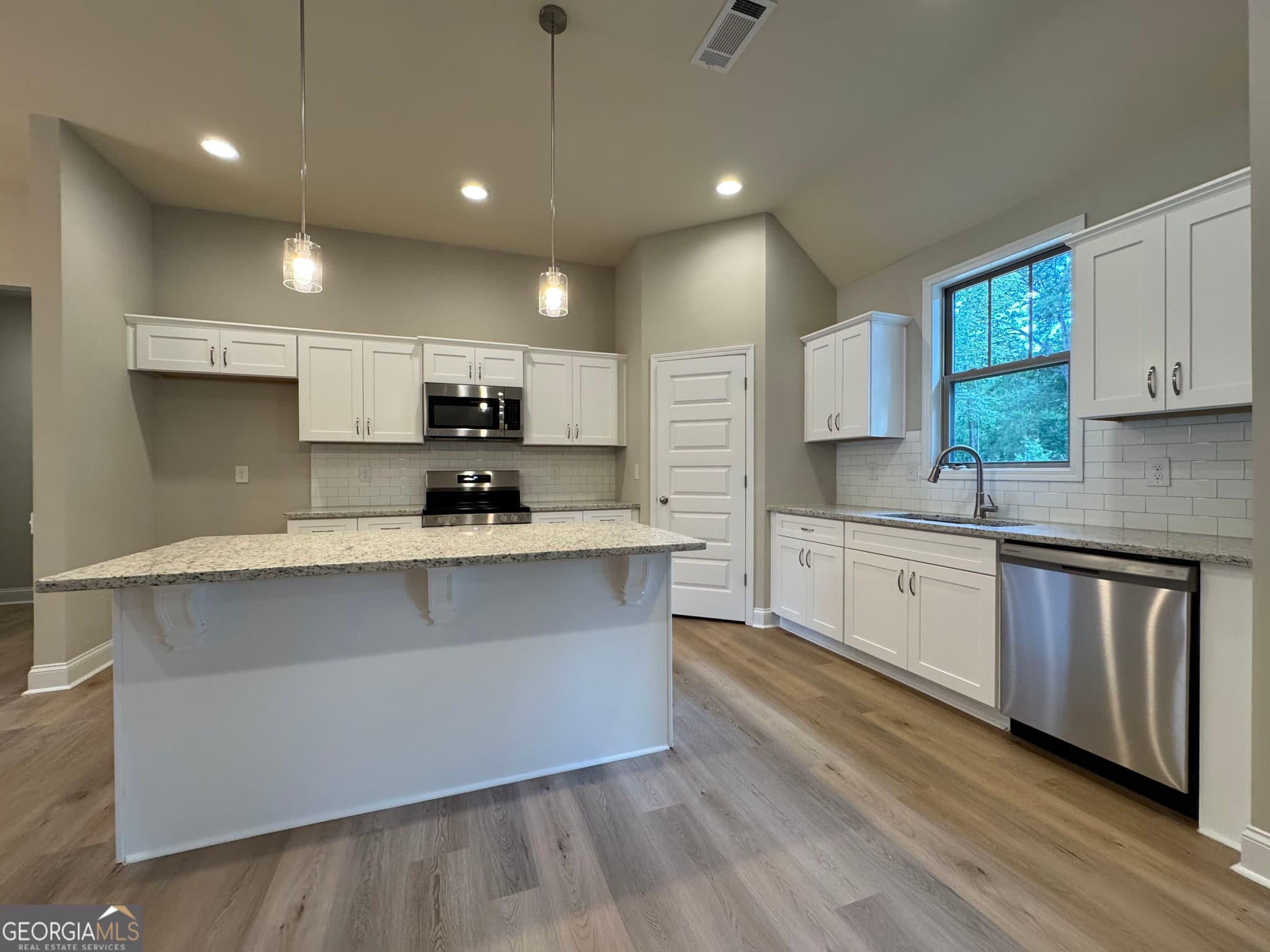 5 bedroom, 3 bathroom, 2,726 sq ft single family residence for sale at 4297 Round Stone Trail, Snellville, GA 30039 — photo 6