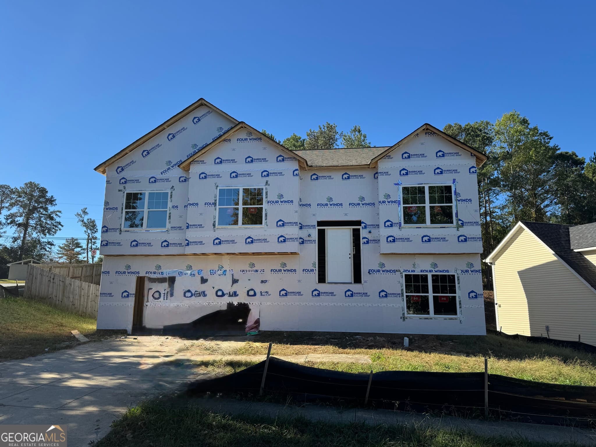 5 bedroom, 3 bathroom, 2,726 sq ft single family residence for sale at 4297 Round Stone Trail, Snellville, GA 30039