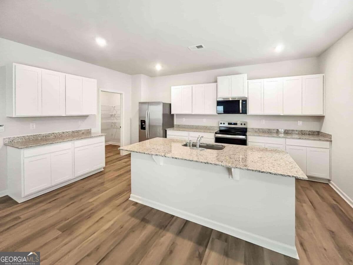 4 bedroom, 3.5 bathroom single family residence for rent at 329 Creekview Way, Dallas, GA 30132 for $2,599 a month — photo 7