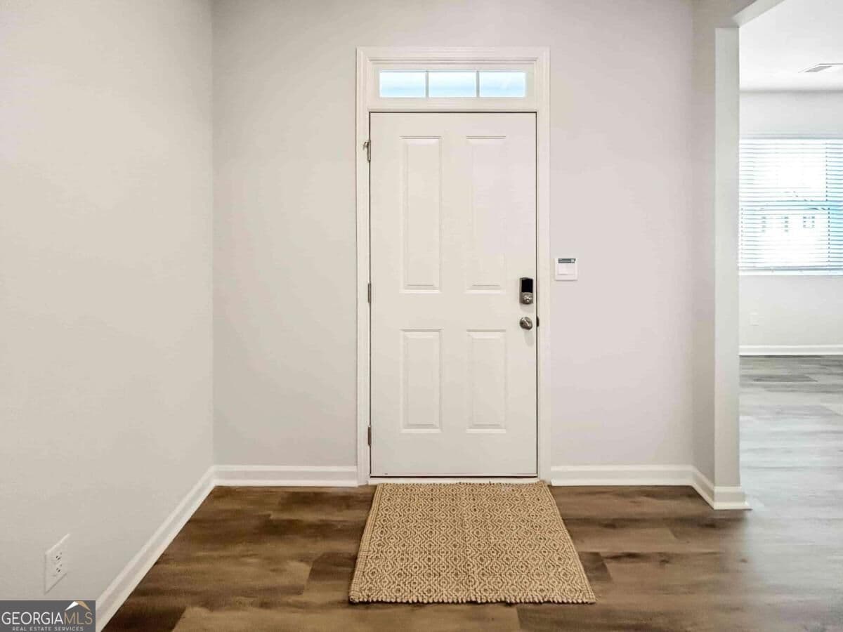 4 bedroom, 3.5 bathroom single family residence for rent at 329 Creekview Way, Dallas, GA 30132 for $2,599 a month — photo 3