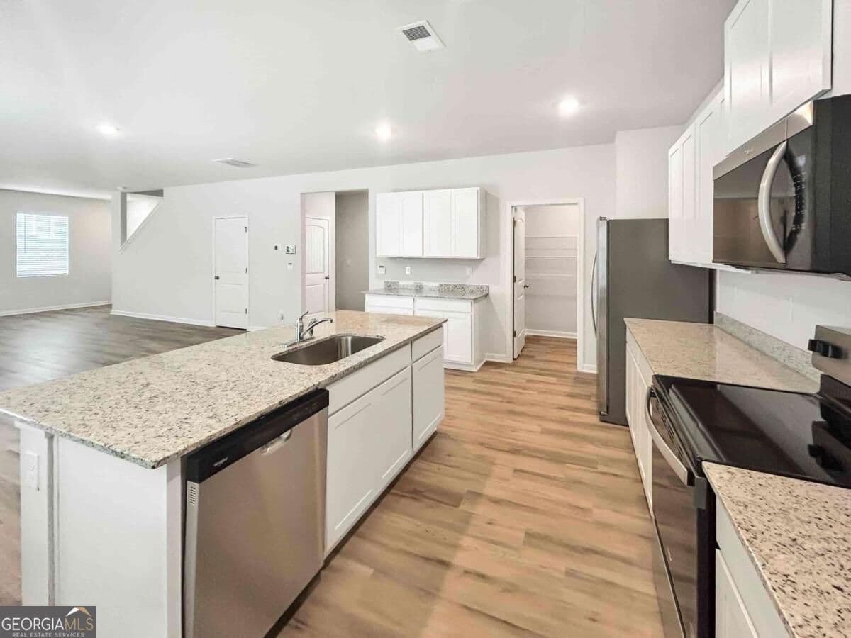 4 bedroom, 3.5 bathroom single family residence for rent at 329 Creekview Way, Dallas, GA 30132 for $2,599 a month — photo 8